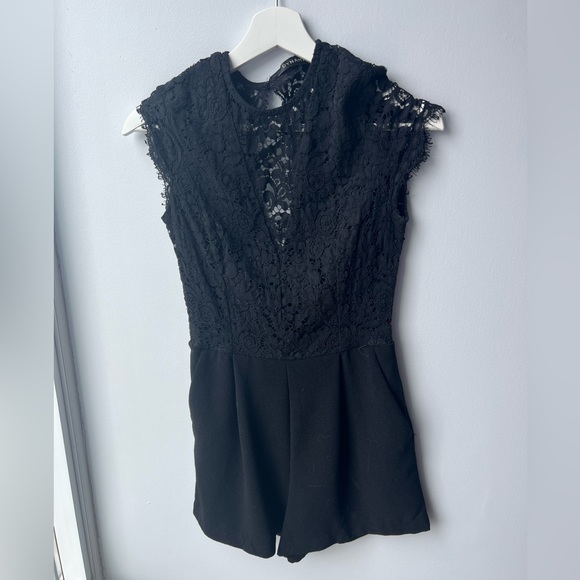 Dynamite Lace Romper - Picture 2 of 7